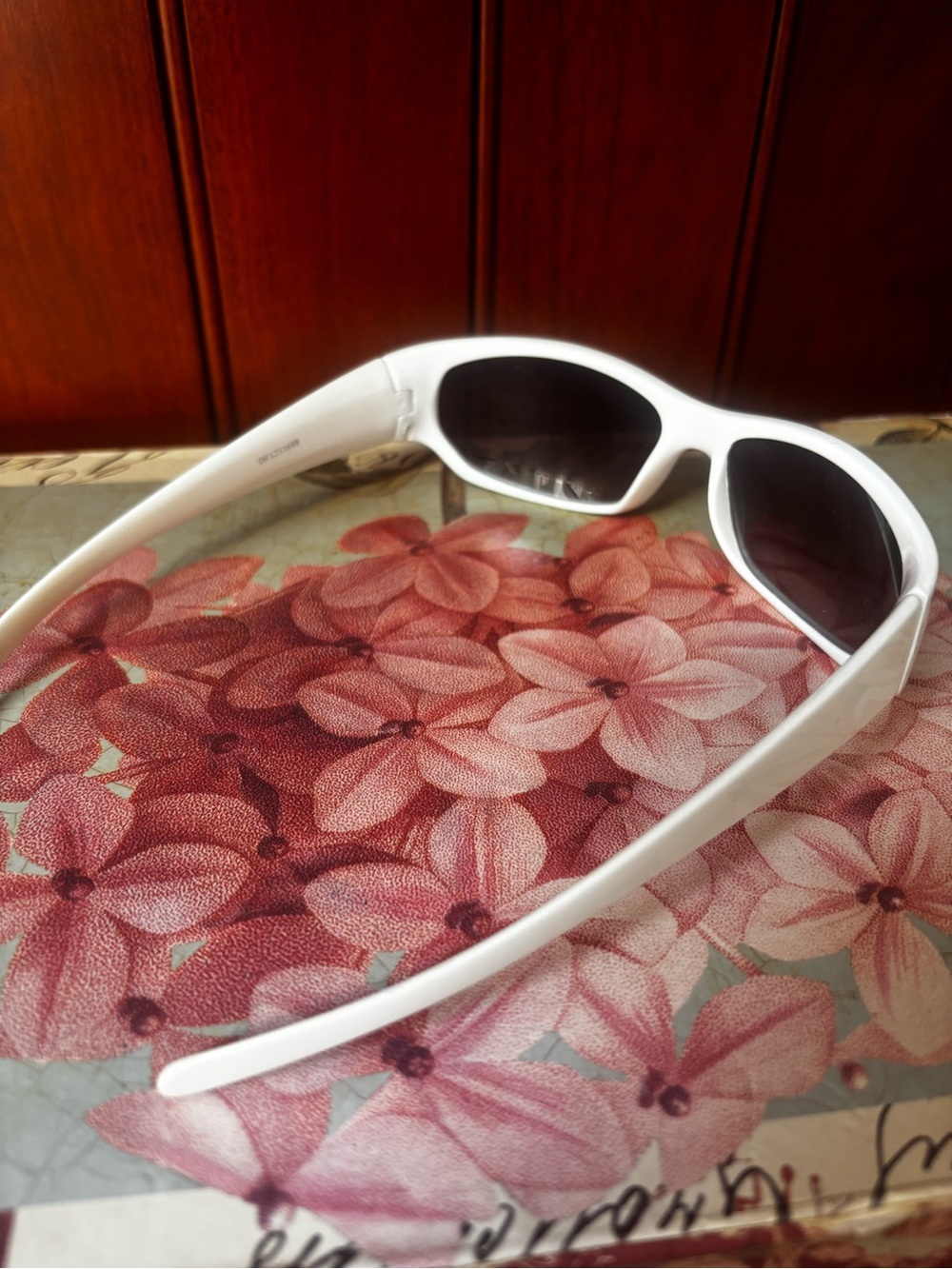 Daisy Fuentes white wrap-around sunglasses vintage Y2K-style - Picture 7 of 12